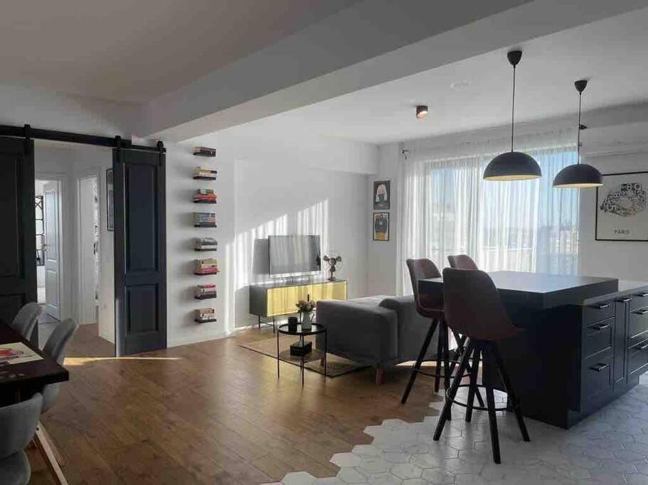 Modern 2-Bedroom Apartment In New Residence Craiova Dış mekan fotoğraf