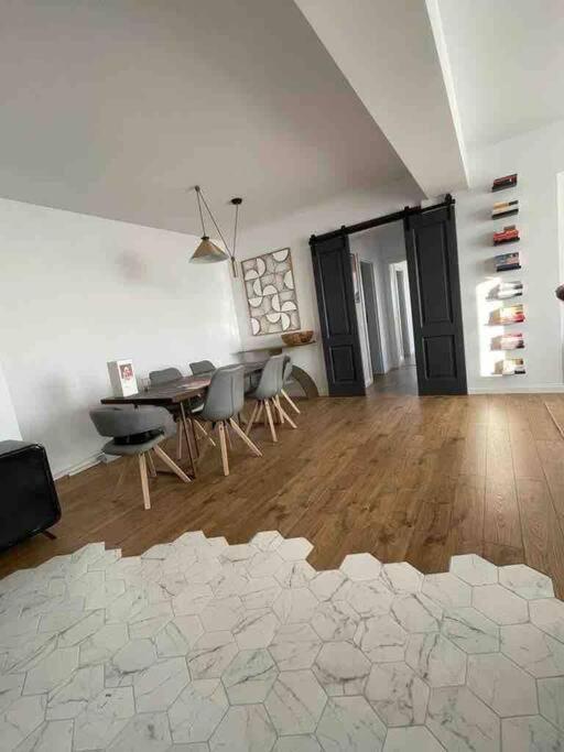 Modern 2-Bedroom Apartment In New Residence Craiova Dış mekan fotoğraf